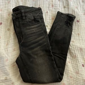 American Eagle black size 6 distressed high rise jegging